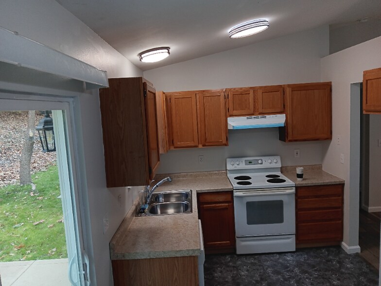 Building Photo - 5520 Carla Dr