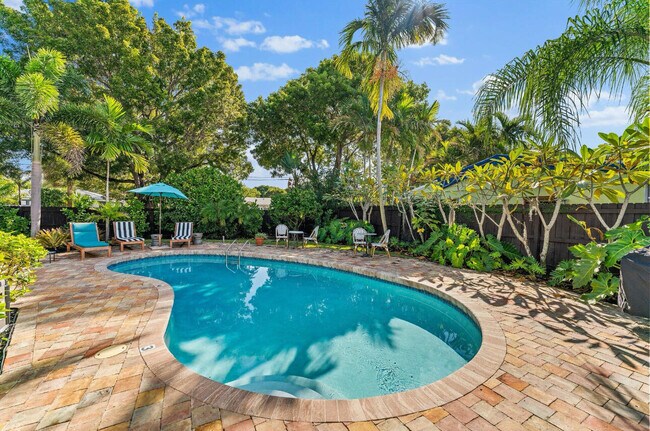 Building Photo - 400 33rd St