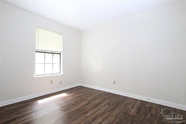 Building Photo - 9345 Chisholm Rd