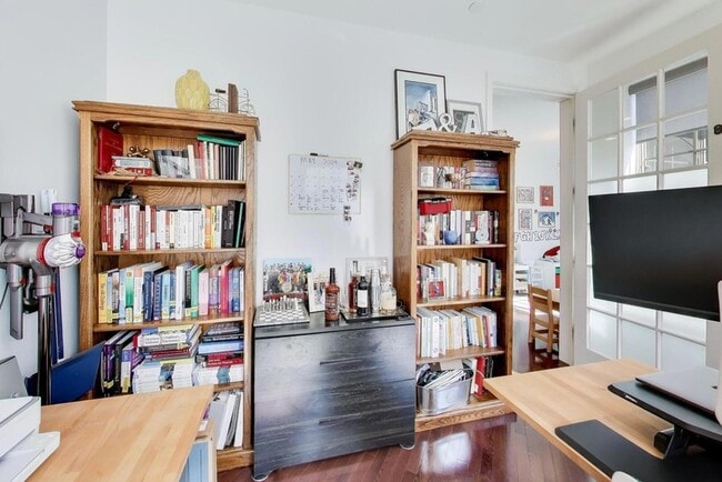 Building Photo - 303 S NW Hwy