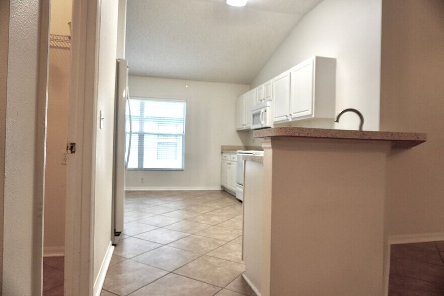 Building Photo - 3817 La Flor Dr
