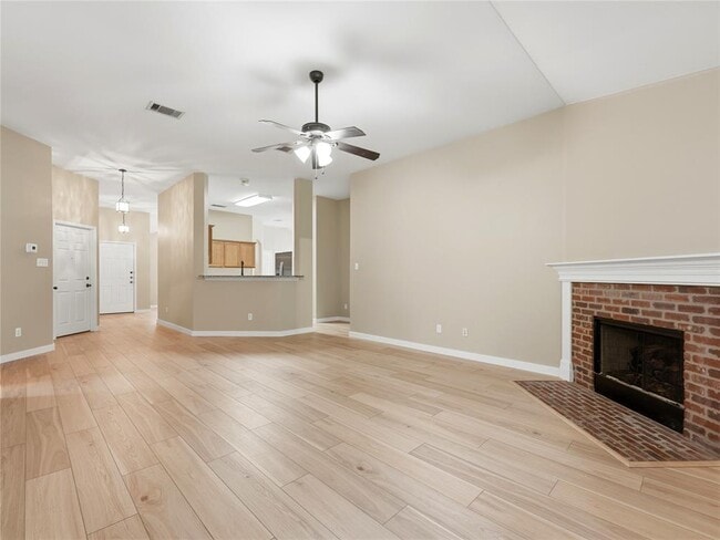 Building Photo - 1004 Downridge Dr