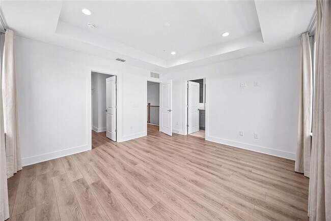 Building Photo - 1856 Crowncrest Dr