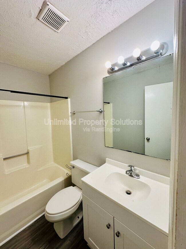 Building Photo - 209 Sunn Aire Ct