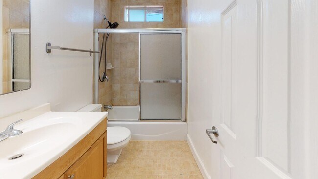 Building Photo - 3214 Vancouver Ave