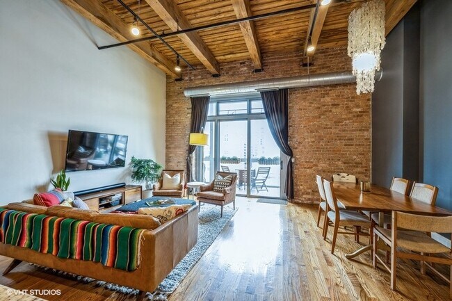 Building Photo - 770 W Gladys Ave