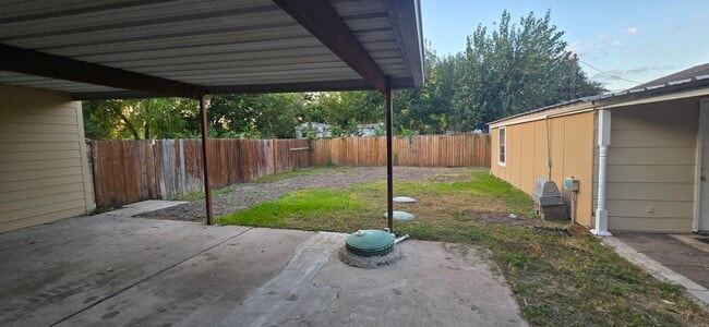 Building Photo - 9407 Antoine Dr
