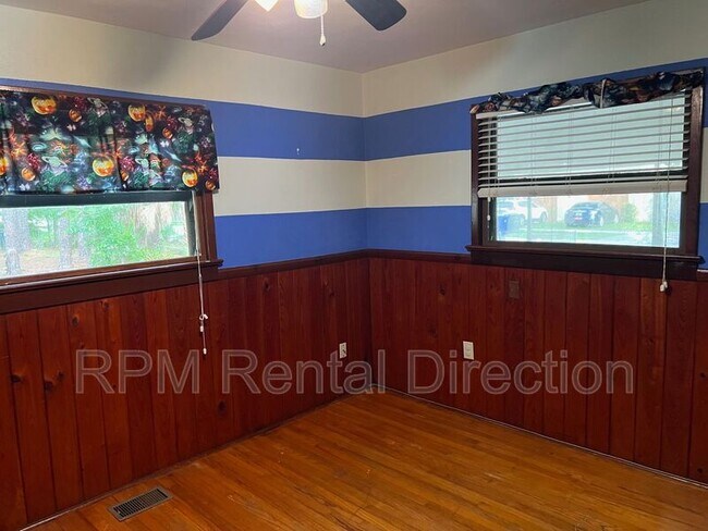 Building Photo - 2729 Broadway