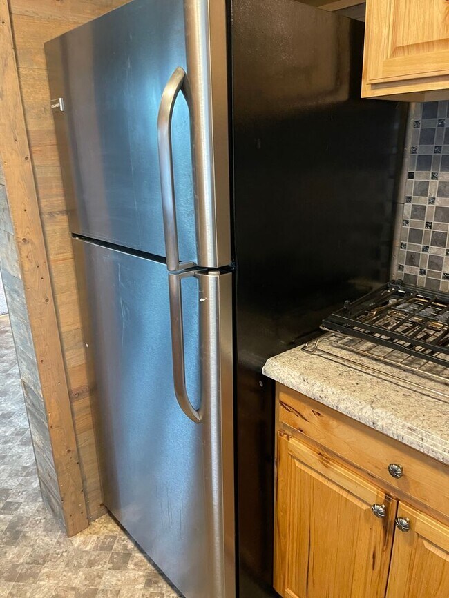 Building Photo - 37939 Vine St