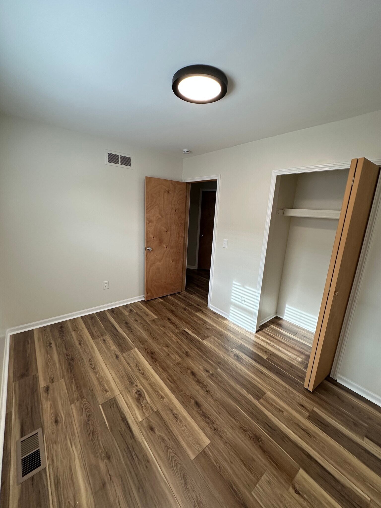 Building Photo - 32105 Knapp Ave