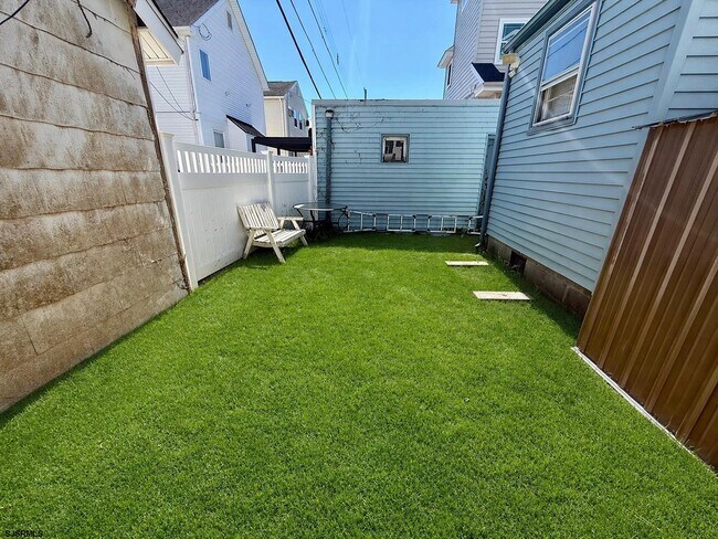 Building Photo - 207 N Thurlow Ave