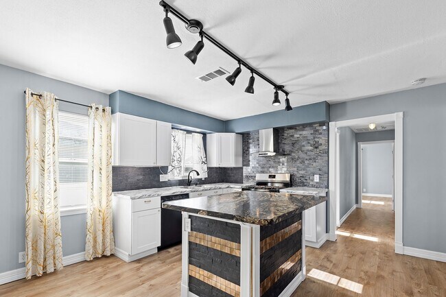 Building Photo - 1051 Ave A