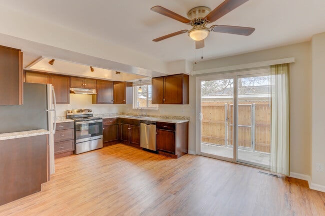 Building Photo - Iris Street Townhomes
