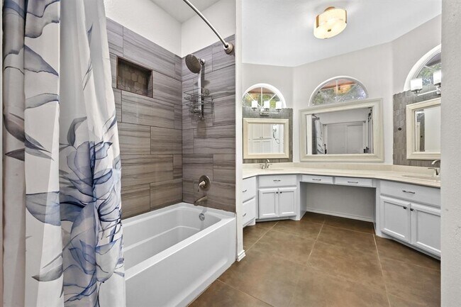 Building Photo - 201 Comanche Camp