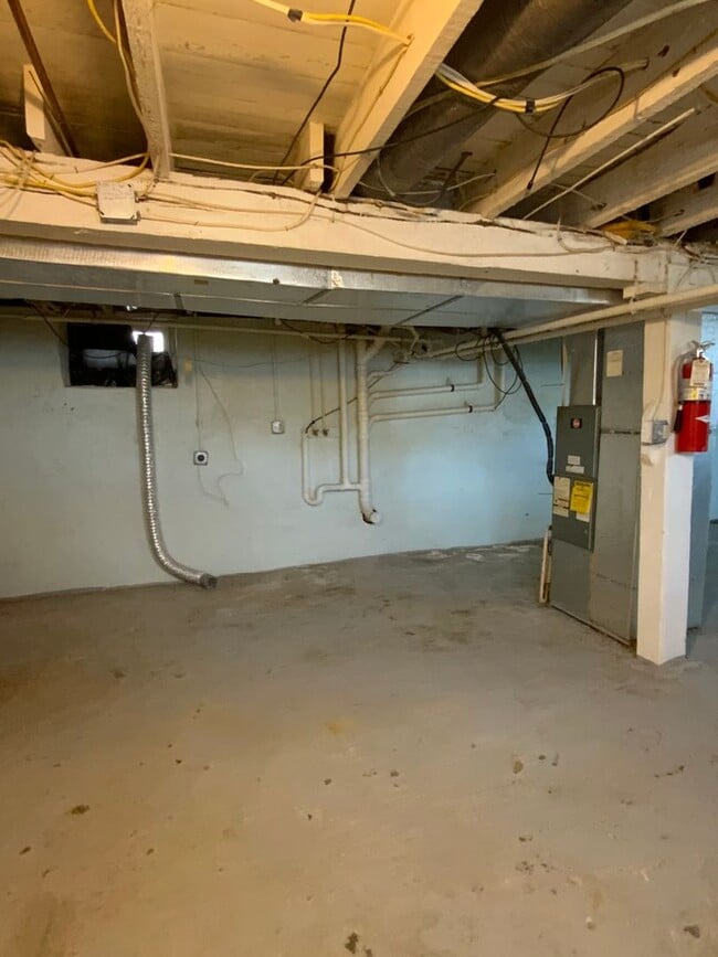 Building Photo - 850 Highland Ave