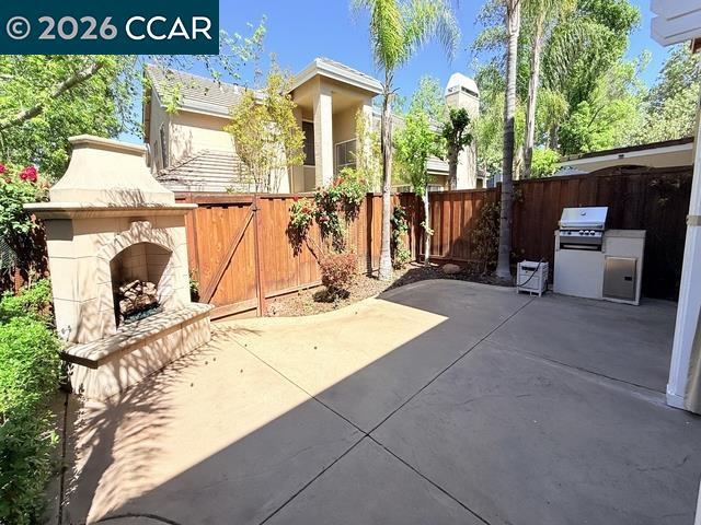 Building Photo - 6220 Lakeview Cir