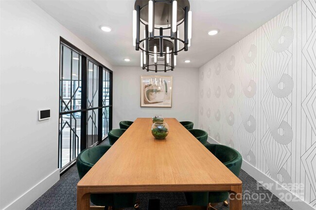 Building Photo - 3305 South Blvd