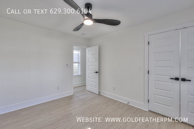 Building Photo - 402 E Trinity Ln