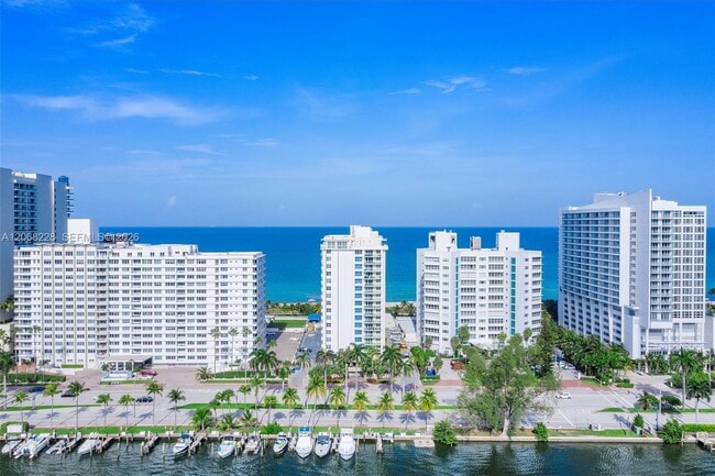 Building Photo - 5001 Collins Ave