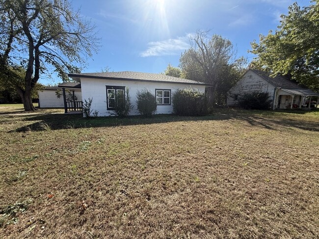 Building Photo - 105 S Magnolia St