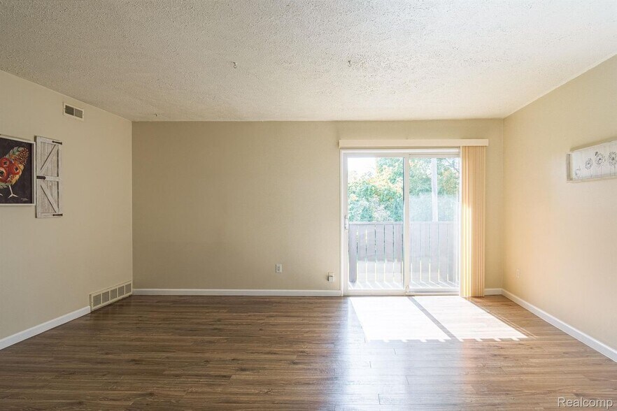 Building Photo - 8737 Greenwillow St