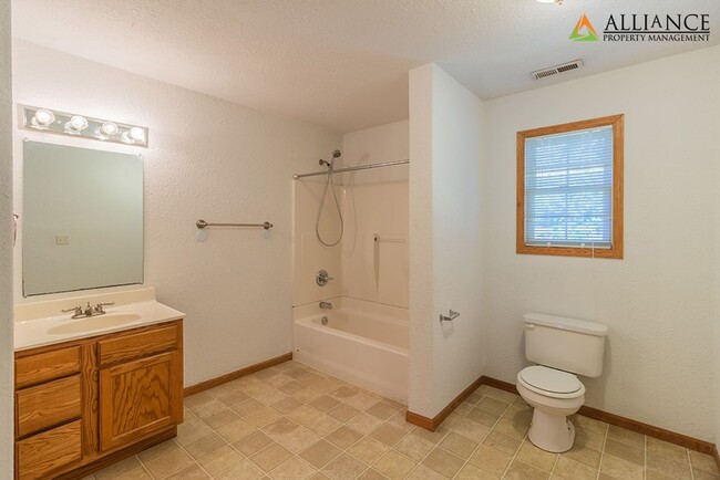 Building Photo - 360° VIRTUAL TOUR ~ All appliances include...