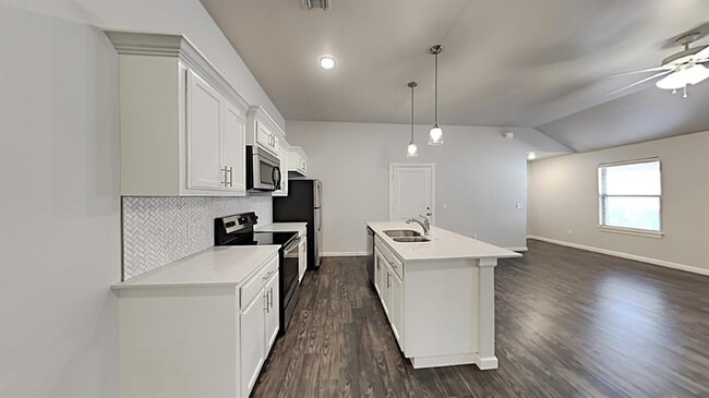 Building Photo - 443 Summit Ridge Dr