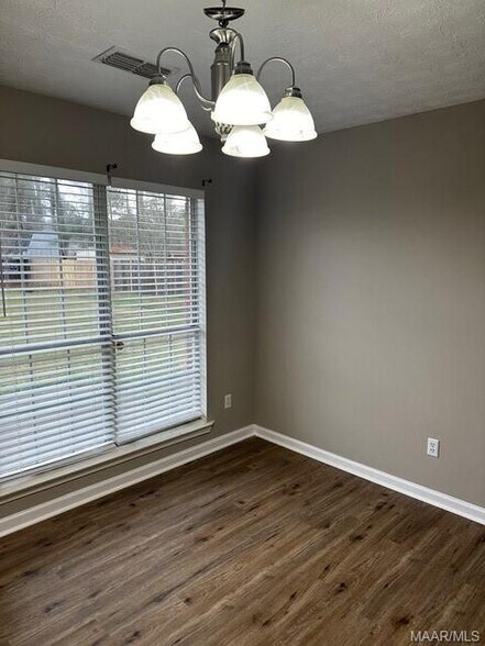 Building Photo - 508 Deer Path