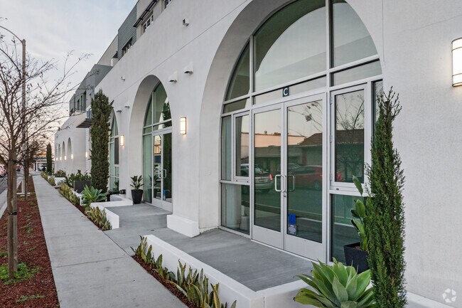 Building Photo - 78 West Apartments