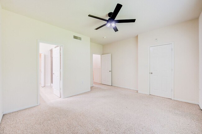 Building Photo - Home in a gated community with no back nei...