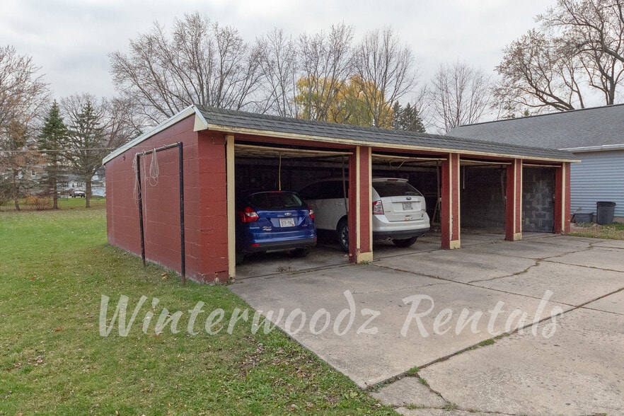Building Photo - 1432 Porlier St