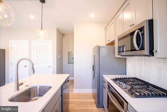 Building Photo - 129 S 49th St