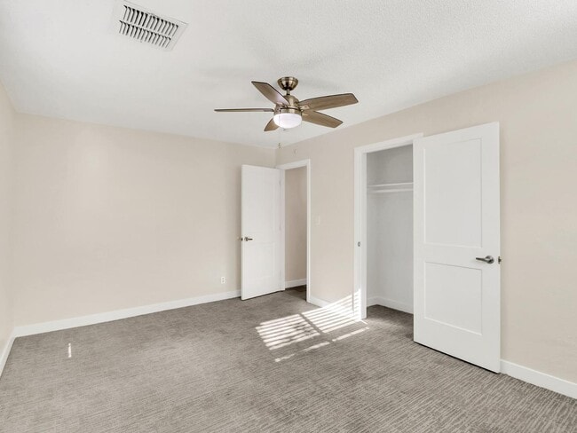 Building Photo - 544 W 17th Pl