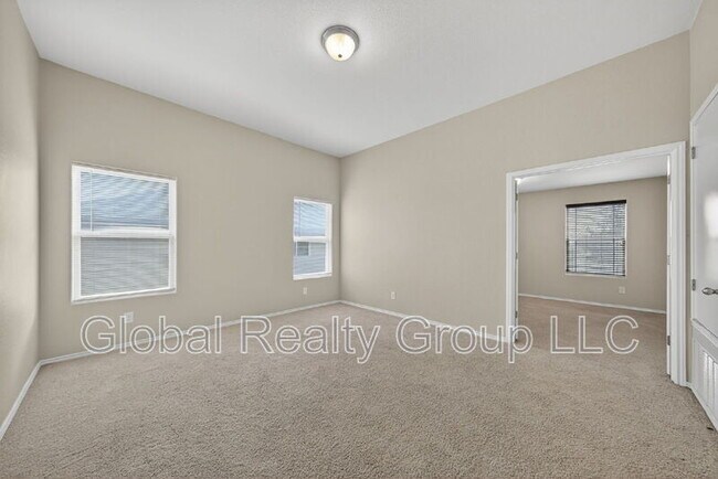 Building Photo - 10405 Macarthur Way