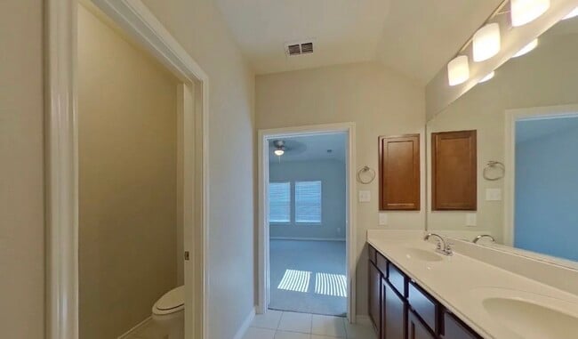 Building Photo - Beautifully Renovated 3-Bedroom Home with Premium Finishes