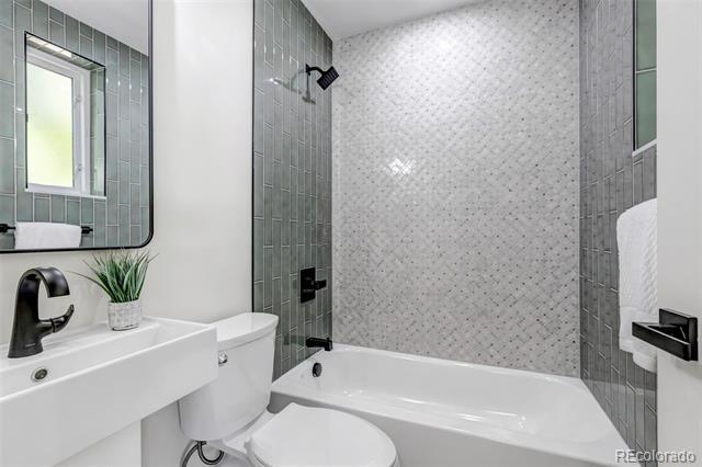 Building Photo - 2357 Grove St