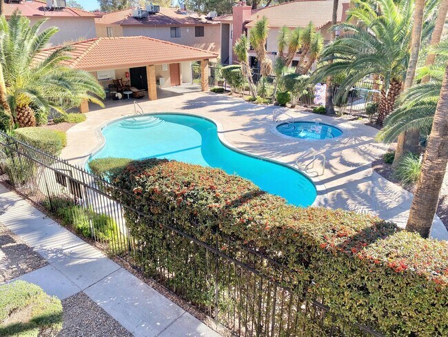 Building Photo - BEAUTIFUL 2 BED 2 BATH SECOND FLOOR CENTRAL LAS VEGAS CONDO