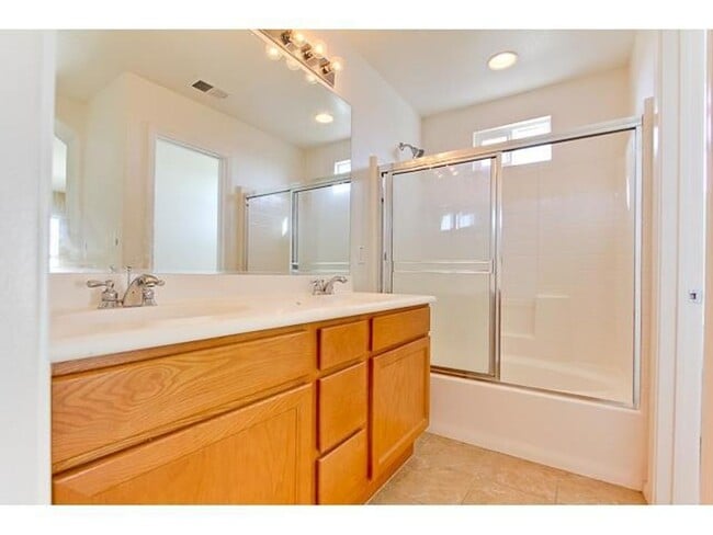 Building Photo - 2-bedroom Townhome in Campana at Rancho Co...