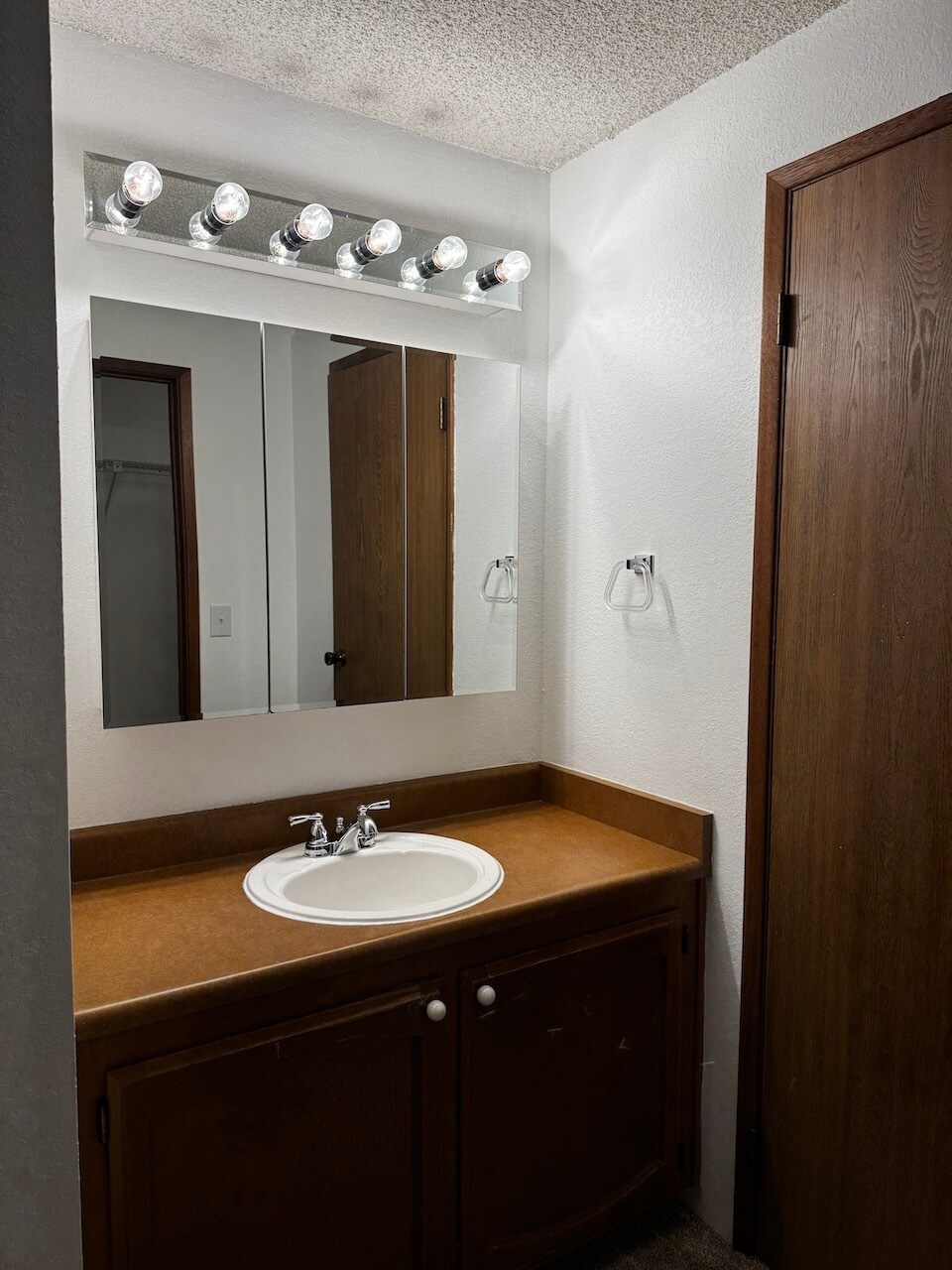 Building Photo - 820 Cady Rd