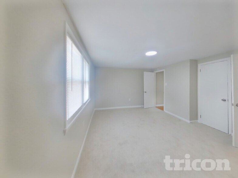 Building Photo - 1229 Tyler St