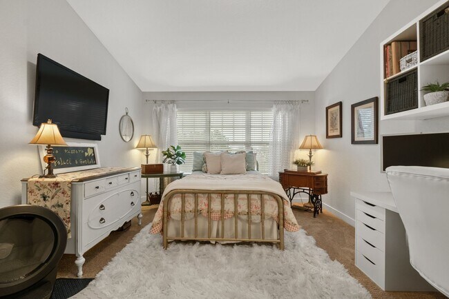 Building Photo - Luxury Townhome for Rent near Regent!