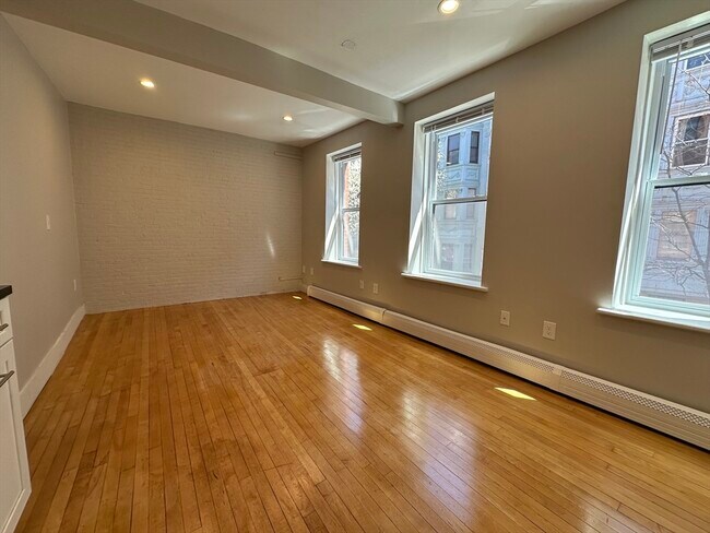 Building Photo - 33 Grove 2 Grv