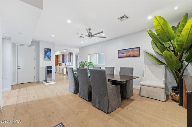 Building Photo - 3112 E Palo Verde Dr