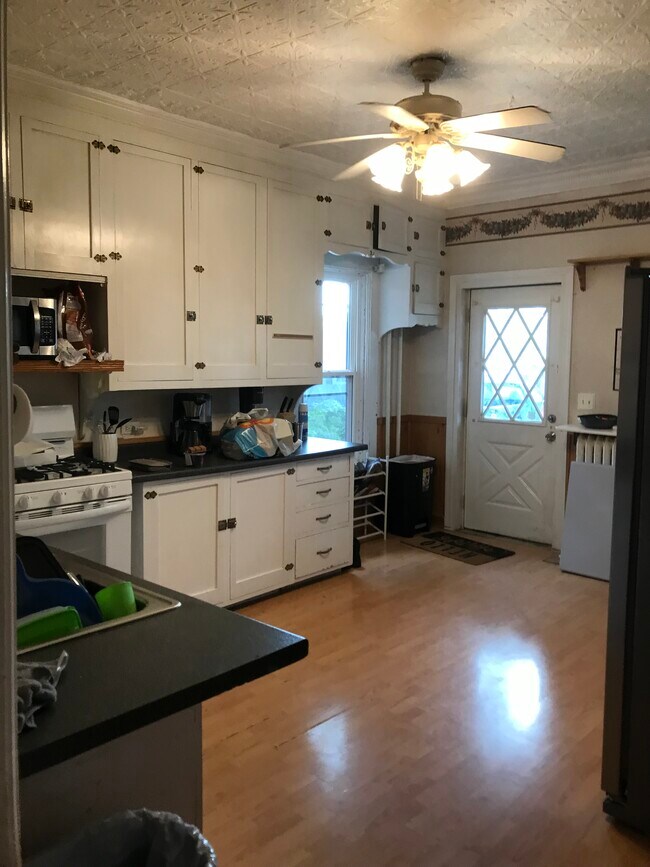 Kitchen - 1314 N Main St