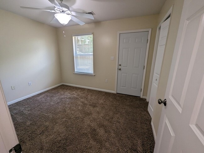 Building Photo - 2410 Quazar Cir