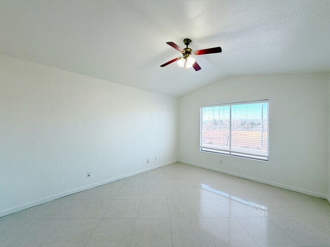 Building Photo - 593 Old W Ct