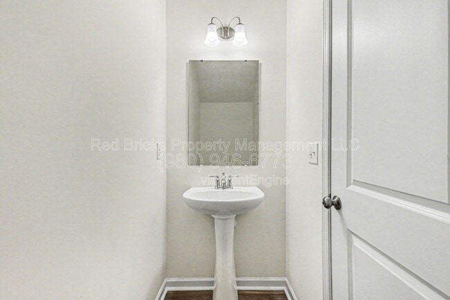 Building Photo - 2785 Yeager Dr NW