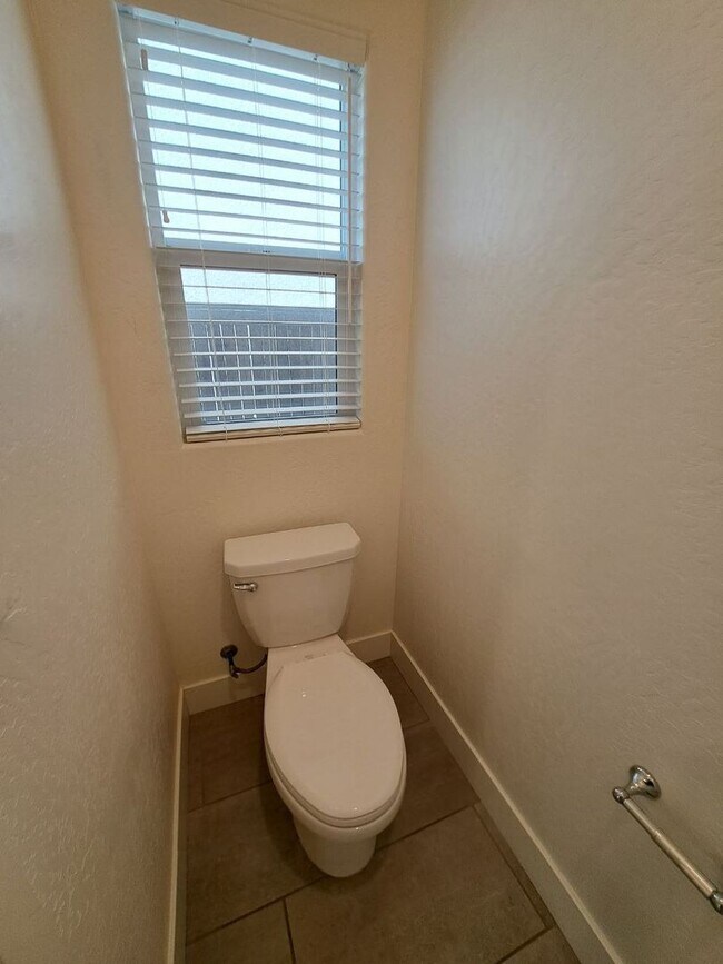 Building Photo - Charming Clovis Home in Heritage Grove – M...