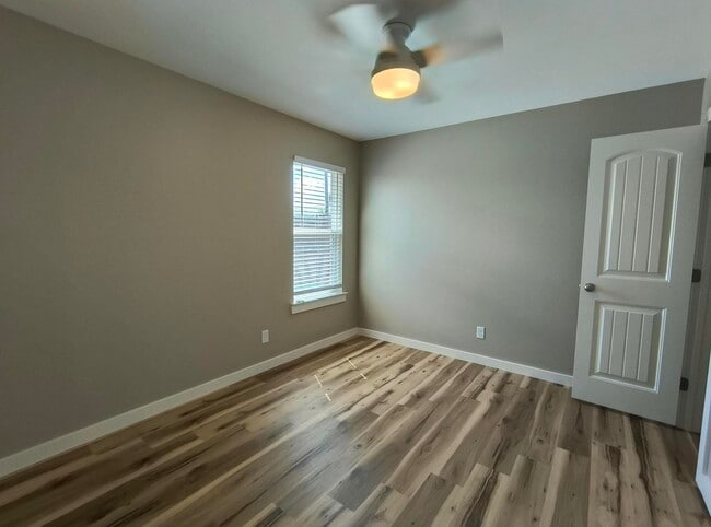 Building Photo - Beautiful 3 Bed, 2 Bath Home – Fully Renov...