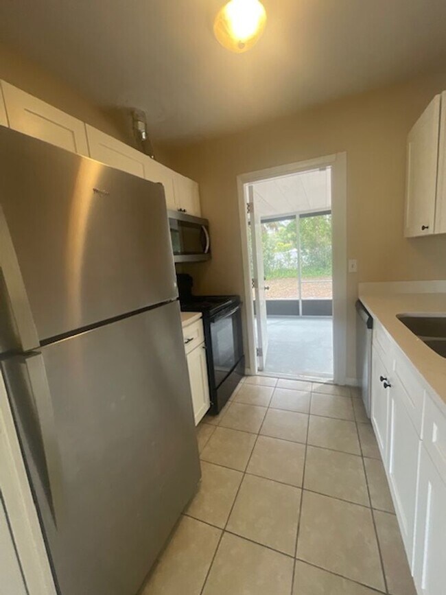 Building Photo - 3 Bed 1 Bath Home | Pet Friendly | Washer Dryer Hook Ups | Section 8 Welcome